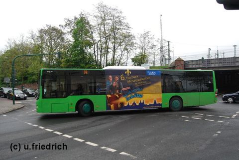 Hier nochmals beim Abbiegen am Heinrich- von Bibra Platz
