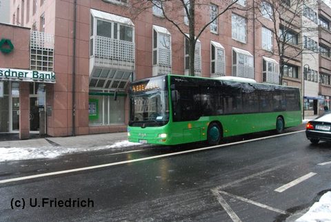 Bei winterlichen Verhältnissen in der Rabanusstraße auf Linie 4 nach Edelzell