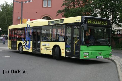 Dirk entdeckte den Bus im Sommer 2008 einmal am Stadtschloß. Hier hat er bereits eine grüne Front, die er 2005 noch nicht hatte