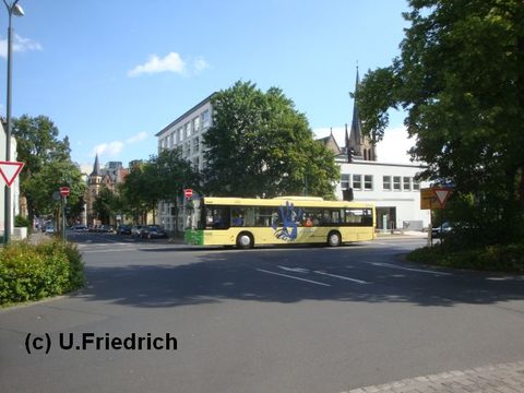 An einem Sonntag auf Linie 6 am Heinrich-von-Bibra-Platz