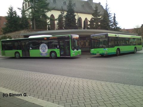 Auf Dienstfahrt am Stadtschloß, zusammen mit dem 10 Jahre älteren FD-N 983