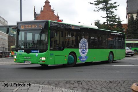 Im Einsatz als Schulbus bei der Abfahrt vom Stadtschloß im März 2011