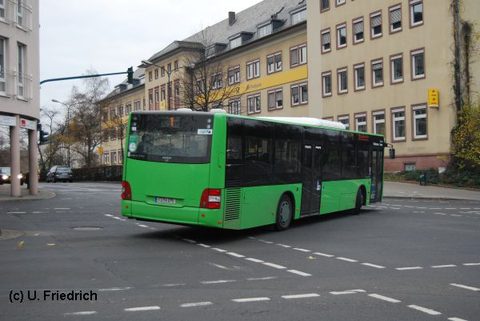 Ende November 2010 dann ohne Werbung, hier beim Abbiegen in den Heinrich-von-Bibra-Platz
