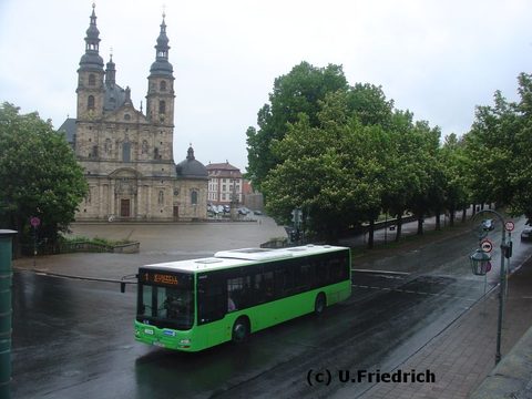 Anfang Mai 2007 bei Regenwetter vor dem Dom