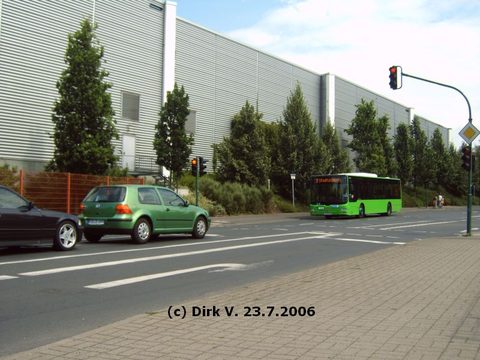Im Juli passiert er "die Gummi", wie das Reifenwerk in Fulda genannt wird, ...