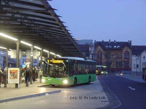 Frühe Dämmerung im Februar, am ZOB