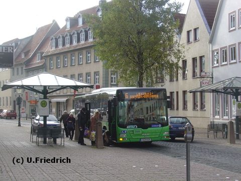 An der Haltestelle in der Löherstraße am 1. November ...