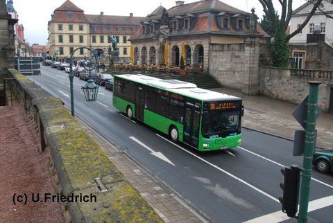 ... ansonsten jedoch wieder in Grün unterwegs. Hier vor der Hauptwache