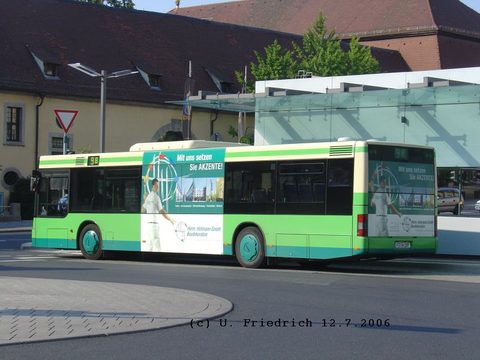 Nun ist es aber schon wieder grün geworden, wir haben Sommer und sehen Wagen 159 von hinten am Busbahnhof