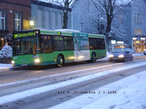 Das erste Photo von Wagen 159 entstand am 3. März 2006 - und ist leider nicht ganz scharf, aber ich fand es so nett, mit dem vielen Schnee, der an die