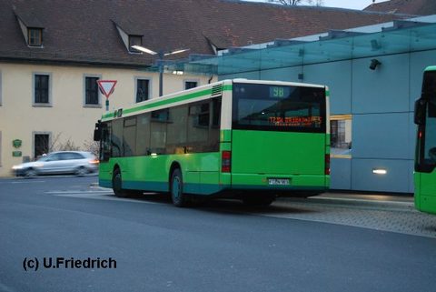 Wieder ohne Heckwerbung im November 2010, hier auf Linie 9B am Stadtschloß