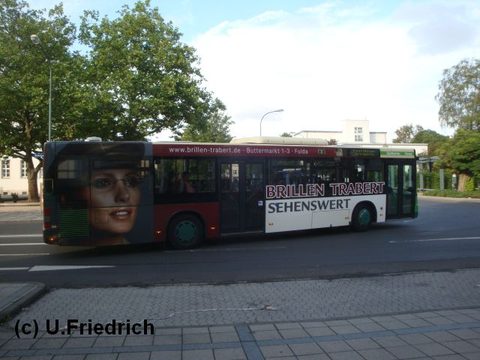 Mit veränderter Optik: nun weiß eingefasster Schrift. Im Juli 2009 am Heinrich-von-Bibra-Platz