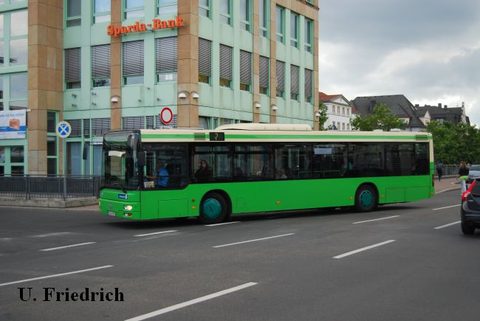 Vermutlich im Rahmen von Ausbesserungsarbeiten verliert der Wagen 2012 seinen dunkelgrünen Streifen