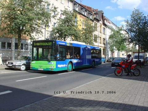 Erst 2003 wurden wieder neue Omnibusse angeschafft: Neben zwei Citaros auch sechs Wagen vom Typ MAN NL 313:  FD-N 483 / Funknummer 183, der hier gerad
