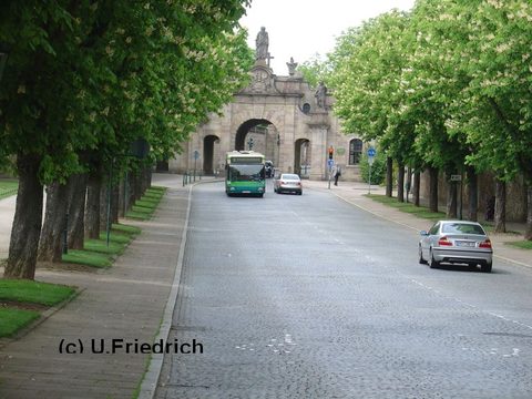 FD-N 559 / Funknummer 122 kommt gerade durch das Paulustor angefahren