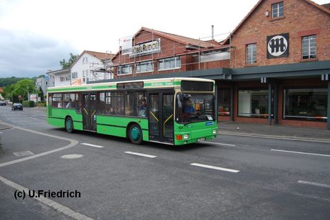 Im Mai 2011 ist der Bus in Schlüchtern im Einsatz, ohne den einstigen dunkelgrünen Streifen