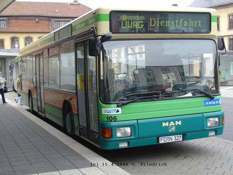 FD-N 327 / Funknummer 106, Baujahr 1997, am Stadtschoß. Auch das Elektrofachgeschäft Kerbl ist ein alter Werbekunde