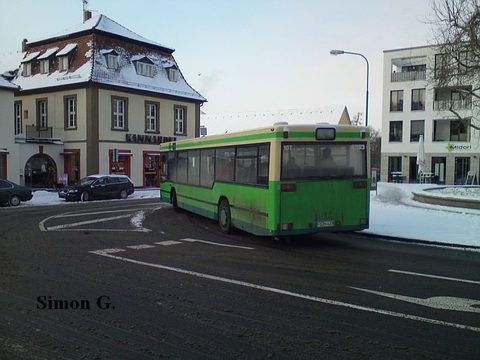 Wir schreiben das Jahr 2010: Bei winterlichen Verhältnissen hat hat Simon den Bus auf dem Weg zum Stadtschloß erwischt