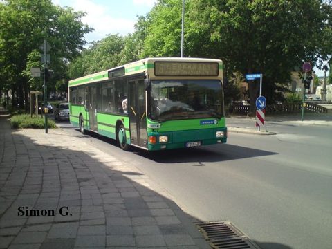 Im Mai 2011 geht es auf Linie 6 am Dom vorbei Richtung Bernhards