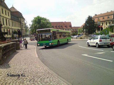 Nun sind wir im Jahr 2012. Simon konnte den Bus auf seinem Weg nach Petersberg beim Einbiegen in die Schloßstraße verewigen