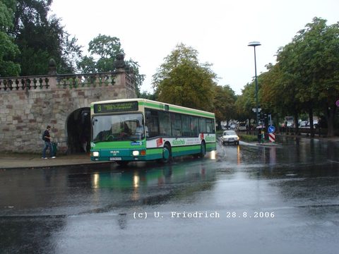 Im Jahr 1998 kamen vier weitere Omnibusse hinzu: FD-N 532 / Funknummer 116 wirbt für ein Küchenstudio
