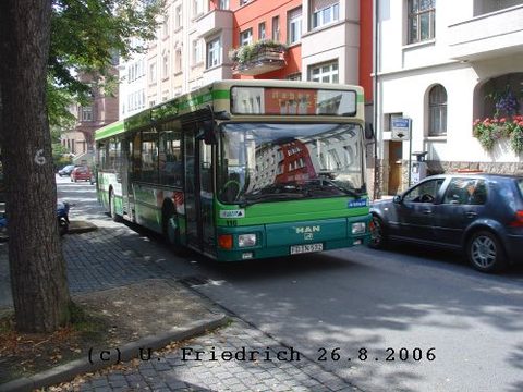 August 2006: Sturmiusstraße (links) und Abfahrt am Stadtschloß (rechts)
