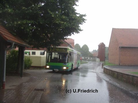Ebenfalls August 2008: Bei strömendem Regen an der Endhaltestelle in Istergiesel
