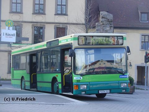 20. März: Nun ist der ganze Bus werbefrei. Hier am Stadtschloß auf Linie 1