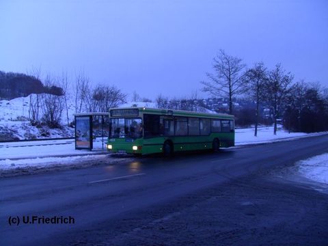 Kurz vor Weihnachten 2009 bei winterlichem Wetter auf Linie 1 am Eisweiher