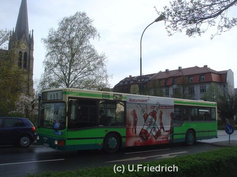 Am 28.4.2008: Nach einem Regenschauer am Heinrich von Bibra Platz mit Trafficboard für Licher Bier, das sich bis in den Juli hinein hielt