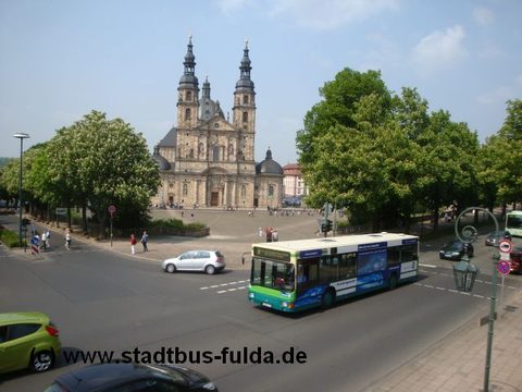 Am 1. Mai 2009 geht es auf Linie 8 vorbei am Dom