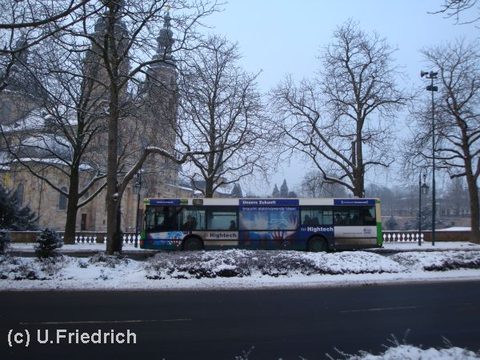 *neu  Wir schreiben das Jahr 2009: In winterlicher Umgebung vor dem Dom