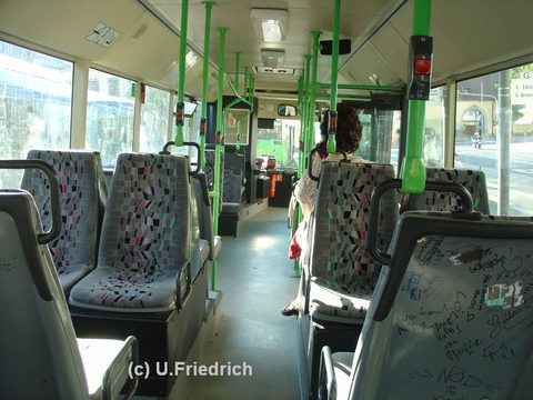 Und von hinten nach vorne: Die Wagen des Baujahres 1999 hatten bereits grüne Haltestangen