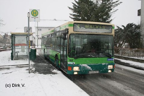 Winter: Anfang Dezember im Schneetreiben an der Endhaltestelle in Edelzell eingefangen von Dirk: Nun ganz in Grün