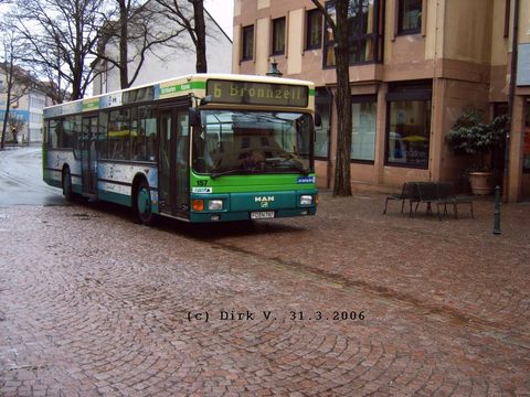 Ende März 2006 photografierte Dirk den Bus in der Königstraße, auf Linie 6, auf der er eine Zeitlang oft zu finden war, hier im verkehrsberuhigten Abs