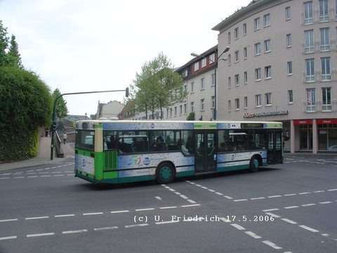 Am 17. Mai 2006   Die Linie 6 macht stadteinwärts auf ihrem Weg zum Stadtschloß einen kleinen Schlenker: Erst die Kurfürstenstraße hin zum ZOB- und da
