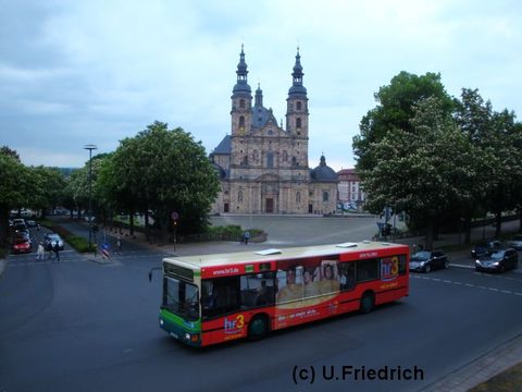 Unter blühenden Kastanien im Mai