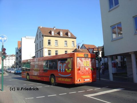 ... und hinten verändert (und scheint ein kleines Problem am Heck zu haben..)