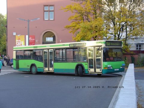Wagen 164 am Rande des Busbahnhofs am Stadtschloß: Pause. Aufgenommen am 27.10.2005 - eine der ersten Aufnahmen, die wir haben