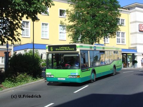 Hochsommer: Wagen 164 hat gerade den Bahnhof passiert