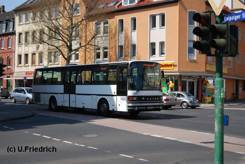 FD-RE 128, ein Setra S 215 UL, hier im April 2011 in der Leipzger Straße auf dem Weg ins Depot