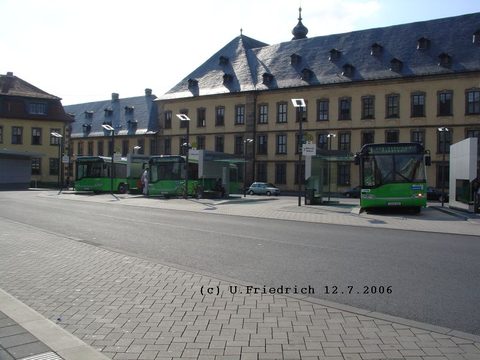 Drei Solaris am Stadtschloß  Nein, ein Photo, auf dem viere abgelichtet sind, habe ich noch nicht...