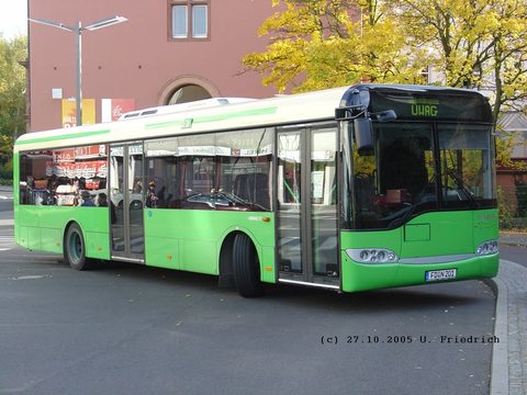 Hier macht FD-N 201 / Funknummer 190 am 27.10.2005 bei schönstem Herbstwetter am Rande des Busbahnhofes gerade seine Pause