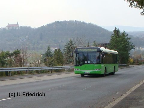 Im April 2009 geht es auf Linie 1 durch die König-Konrad-Straße den Aschenberg hinauf
