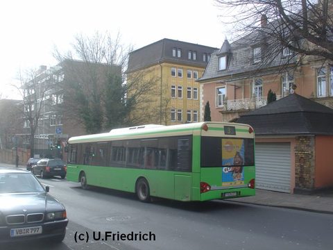 Im März 2008 (wie drei andere Solaris auch) mit Heck-Werbung für "radio harmony.fm" unterwegs. Hier in der Nikolausstraße Richtung Lindenstraße