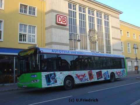 Seit September 2007 hat nun auch Wagen 186 (wie Wagen 190 bereits seit Februar ) Werbung für den Autoteile-Fachmarkt Ruhl. Hier kommt er auf Dienstfah