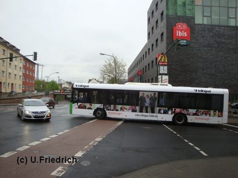 Auf Linie 6 stadtauswärts beim Abbiegen in die Leipziger Straße