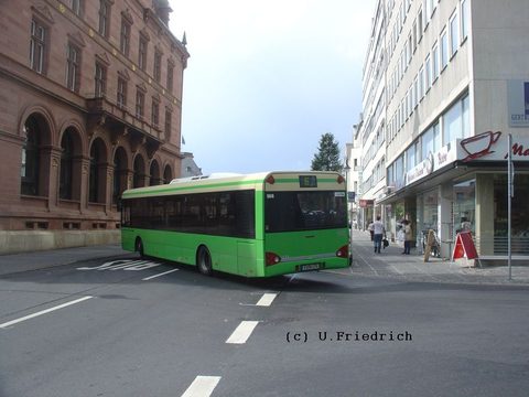 Am 10. Juli bereits wieder ohne Werbung: Nach einem Unfall in der Schloßstraße, fahren die Omnibusse am Nachmittag des 10.Juli ausnahmsweise durch die