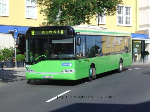 FD-N 182 / Funknummer 189 passiert auf dem Weg vom ZOB zum Stadtschloß gerade den Bahnhof