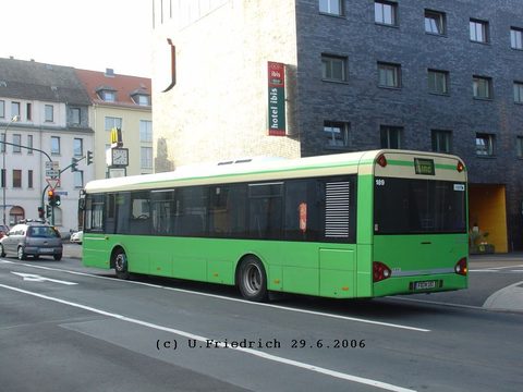 Von hinten, auf Dienstfahrt: Auf dem Weg nach Hause, in der Kurfürstenstraße Ecke Leipziger Straße